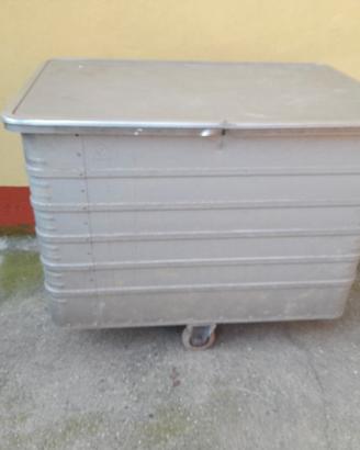 Carrello Portabiancheria Con Rotelle In Alluminio 