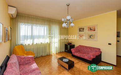 TRILOCALE ALL'ULTIMO PIANO A BEATA GIULIANA !