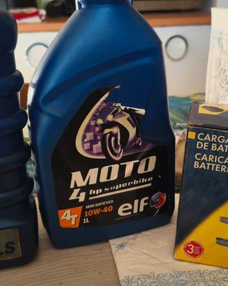 caricabatterie moto + olio motore 