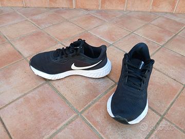NIKE Revolution  Scarpa da Running Corsa  37,5