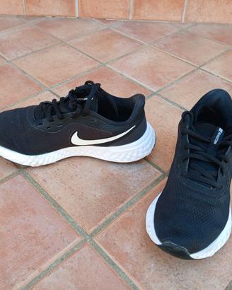 NIKE Revolution  Scarpa da Running Corsa  37,5