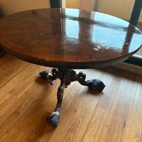 Tavolo antico con rotelle