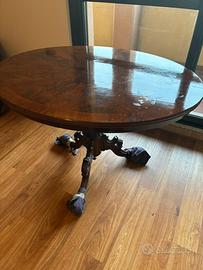 Tavolo antico con rotelle