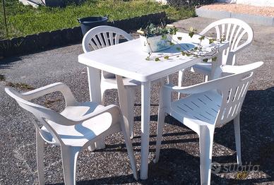 TAVOLO E 4 SEDIE DA GIARDINO