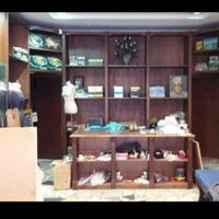 arredamento negozio in legno 