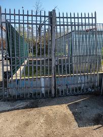 cancello antico in ferro battuto 