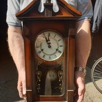 Orologio a pendolo con carica manuale
