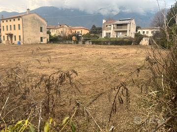 A Crespano del Grappa terreno edificabile