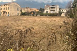 A Crespano del Grappa terreno edificabile