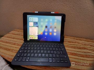Tastiera Logitech Slim Folio iPad 7, 8, 9th gen