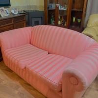 Divano due posti,sono disponibile al trasporto con