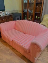 Divano due posti,sono disponibile al trasporto con