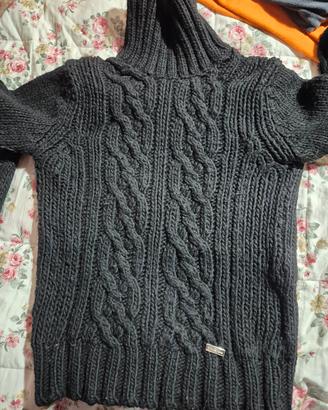maglione classico con treccia 