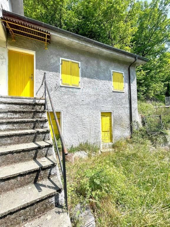 Rustico / Casale di 100 m² con più di 5 locali a P - Vista 3