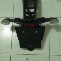 Porta targa con frecce originale Yamaha FZ1N