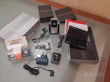 Sony Ericsson Walkman W890 + Speakers + Auricolare