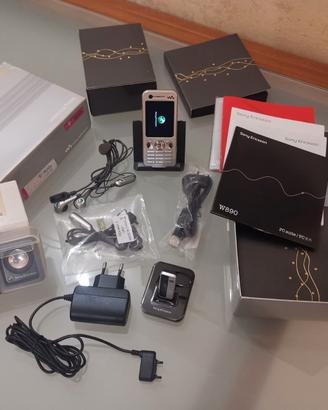 Sony Ericsson Walkman W890 + Speakers + Auricolare