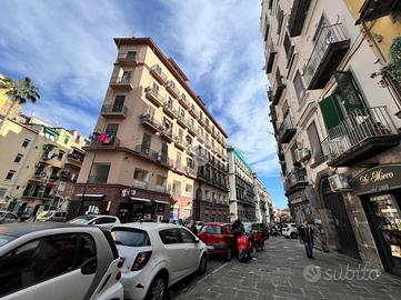 NEGOZIO A NAPOLI
