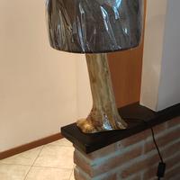 Lampada in legno 