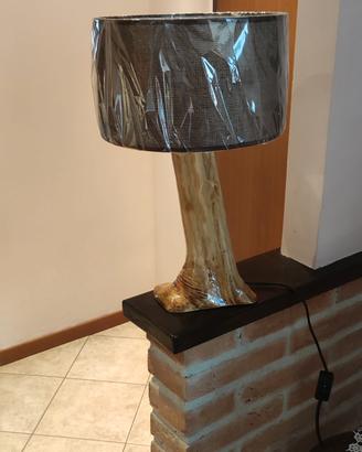 Lampada in legno 