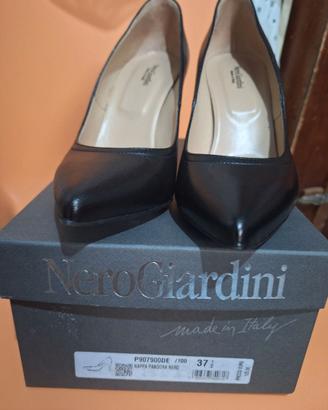 scarpe NeroGiardini décolleté nere in pelle nappa