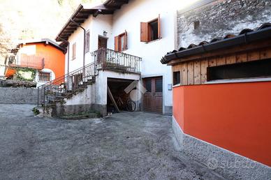 BIFAMILIARE A TOLMEZZO