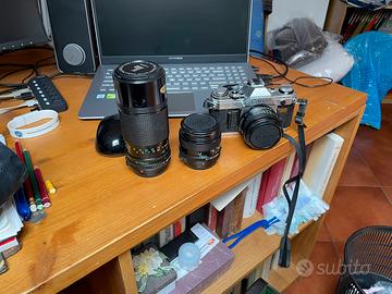 Macchina fotografica con  obiettivi