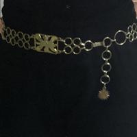 Cintura gioiello oro con placche floreali – stile