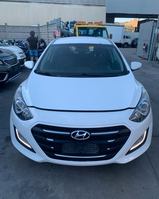 HYUNDAI I30 1.6 D - ANNO 2016 - PER RICAMBI