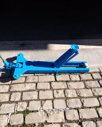 Cric OMCN ribassato fino a 13cm di altezza.