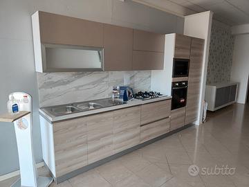 ARREDAMENTO COMPLETO