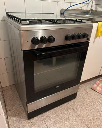 Piano cottura a gas con forno BEKO