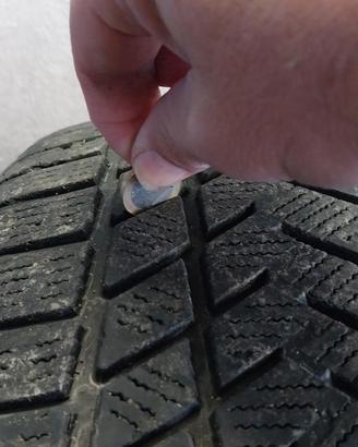 4 gomme da neve 216 / 50 R17 95 V XL 