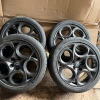 Cerchi in lega alfa romeo completi di gomme