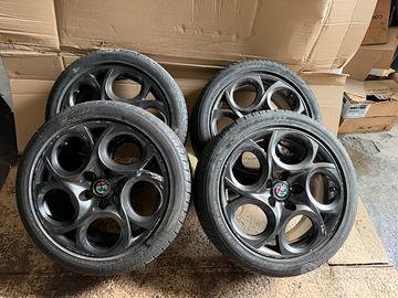 Cerchi in lega alfa romeo completi di gomme