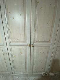 Armadio in legno massello