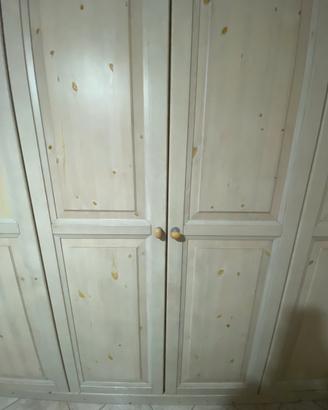 Armadio in legno massello
