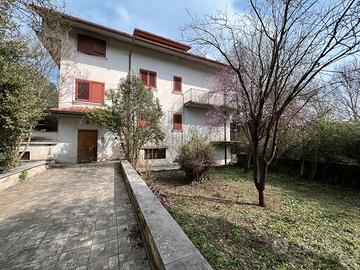 Villa indipendente con terreno ad Avellino