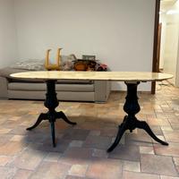 Tavolo ovale con piano in marmo