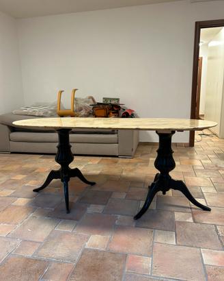 Tavolo ovale con piano in marmo