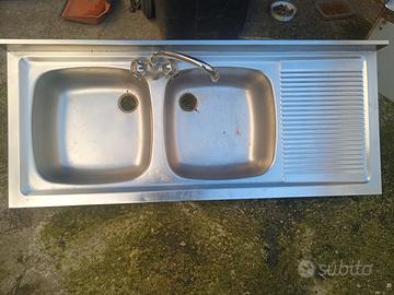 lavello in acciaio 