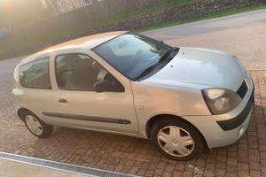 RENAULT Clio - 2002