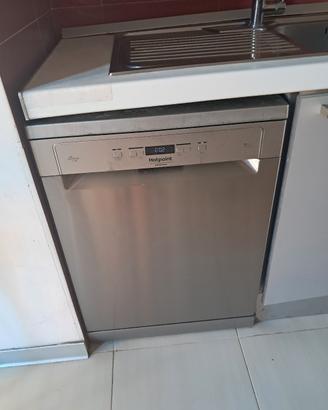 lavastoviglie, cappa, frigorifero,forno 
