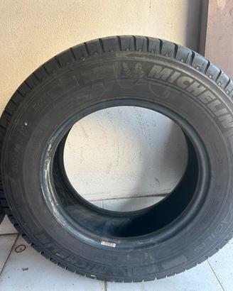 Michelin Agilis dimensioni 215/70 R15 C