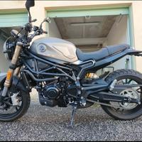 Moto Benelli Leoncino 800