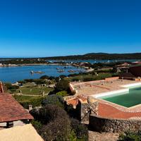 Residence con Piscina e Accesso diretto al Mare