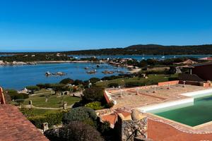 Residence con Piscina e Accesso diretto al Mare