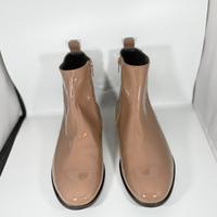 Stivaletti eleganti in pelle verniciata color nude