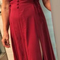 Abito smanicato bordeaux con pantaloncino 