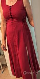 Abito smanicato bordeaux con pantaloncino 